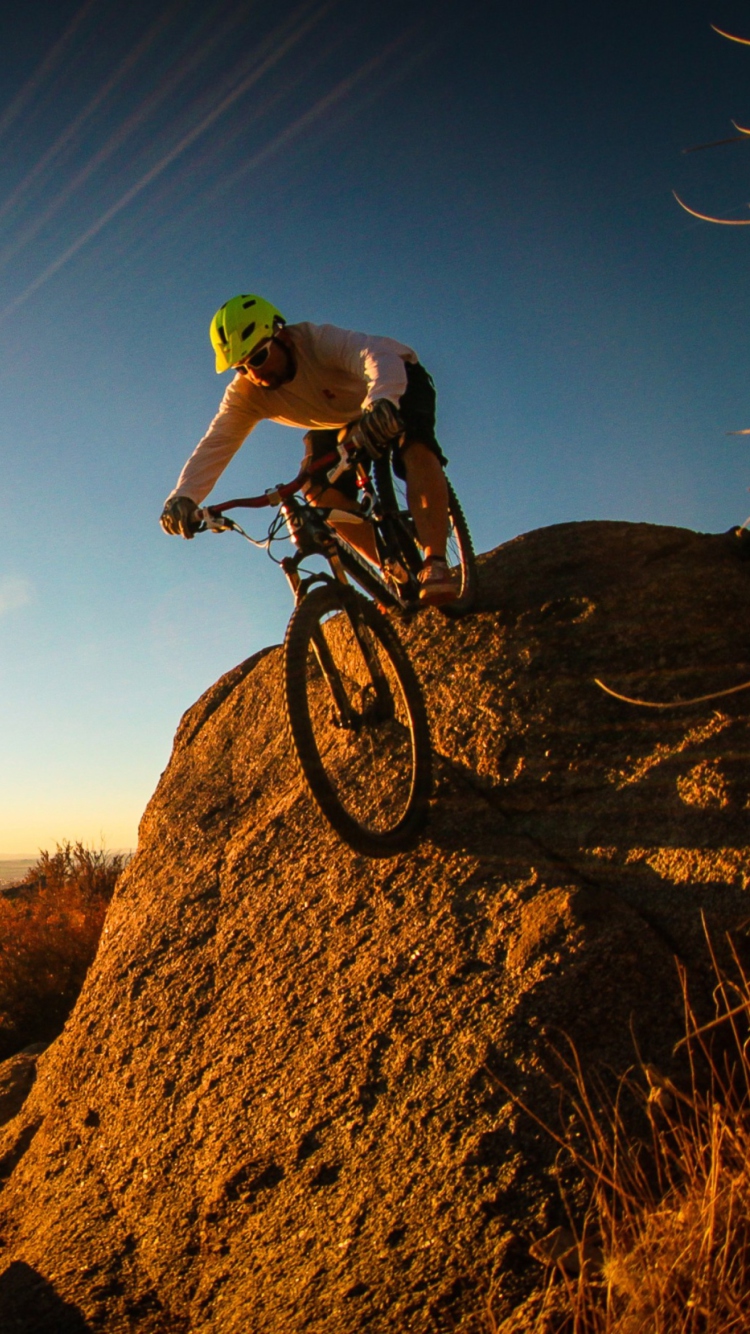 Fondo de pantalla Mountain Bike Riding 750x1334