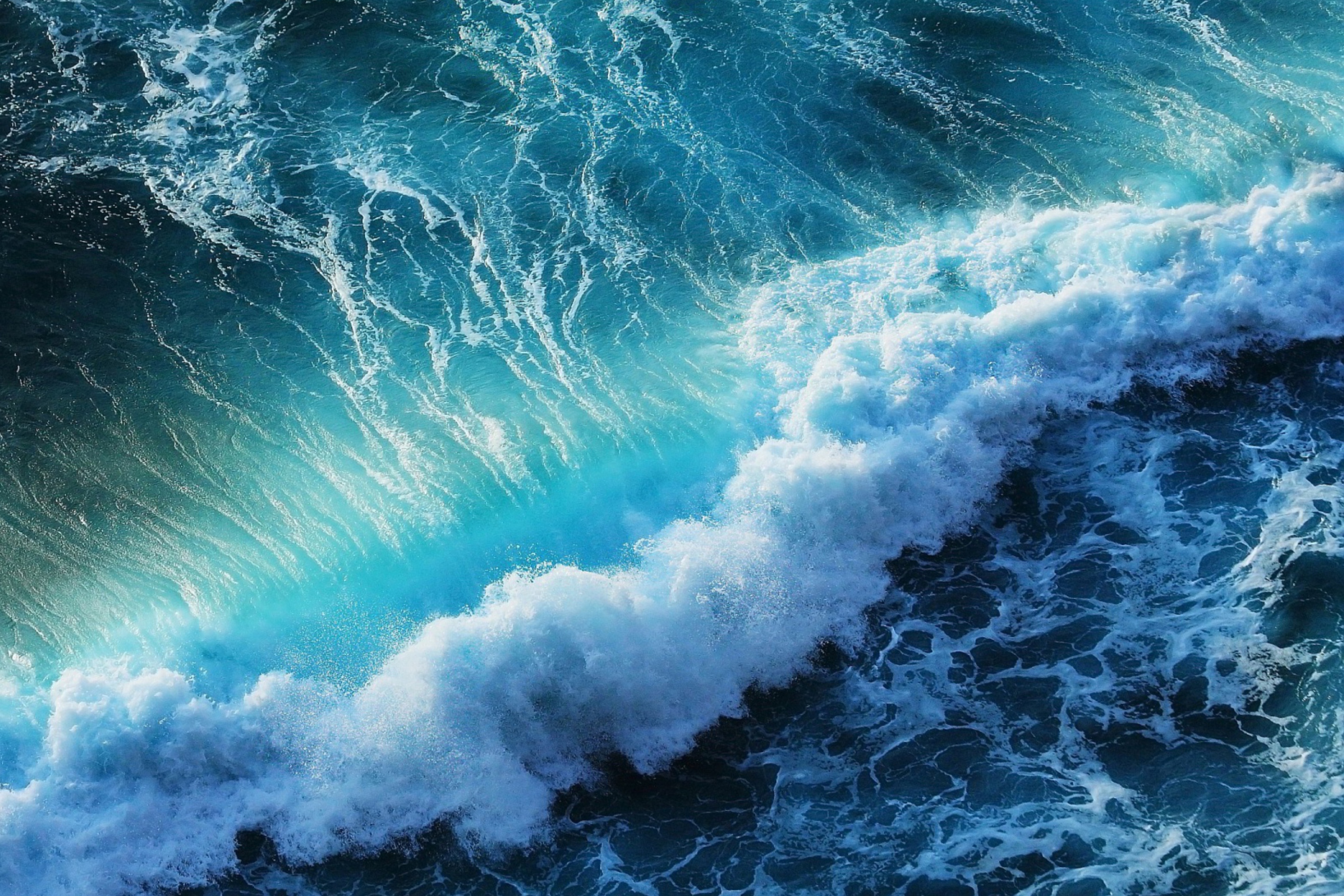 Das Strong Ocean Waves Wallpaper 2880x1920