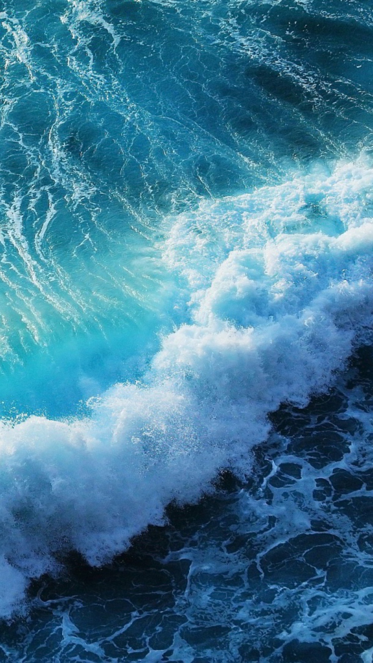 Strong Ocean Waves wallpaper 750x1334