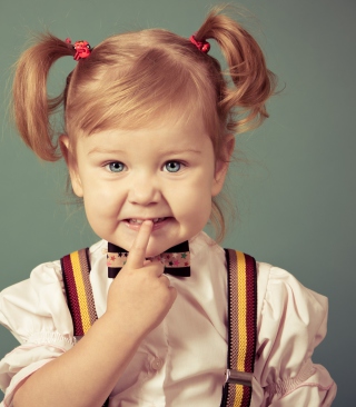 Cute Little Baby Girl - Obrázkek zdarma pro Nokia 5230 Nuron