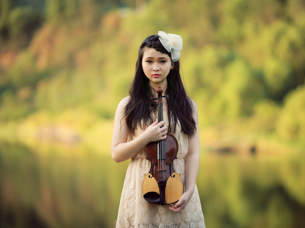 Fondo de pantalla Girl With Violin 1024x768