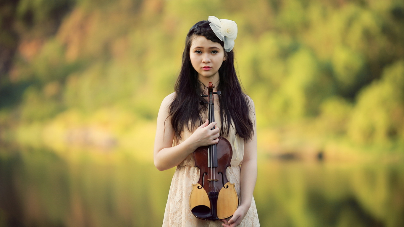 Girl With Violin wallpaper 1366x768