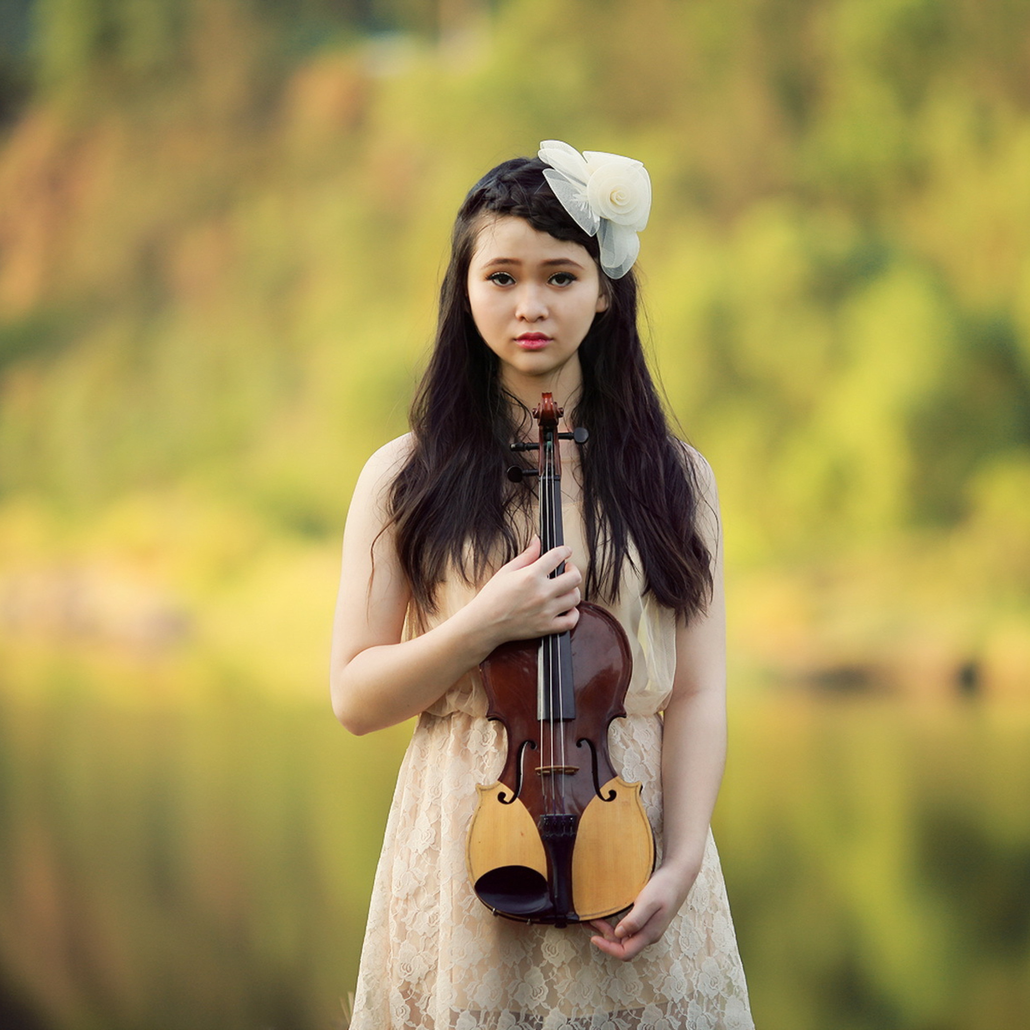 Das Girl With Violin Wallpaper 2048x2048