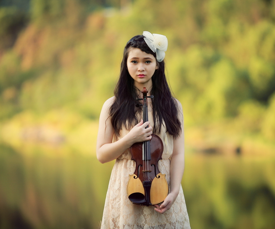 Das Girl With Violin Wallpaper 960x800