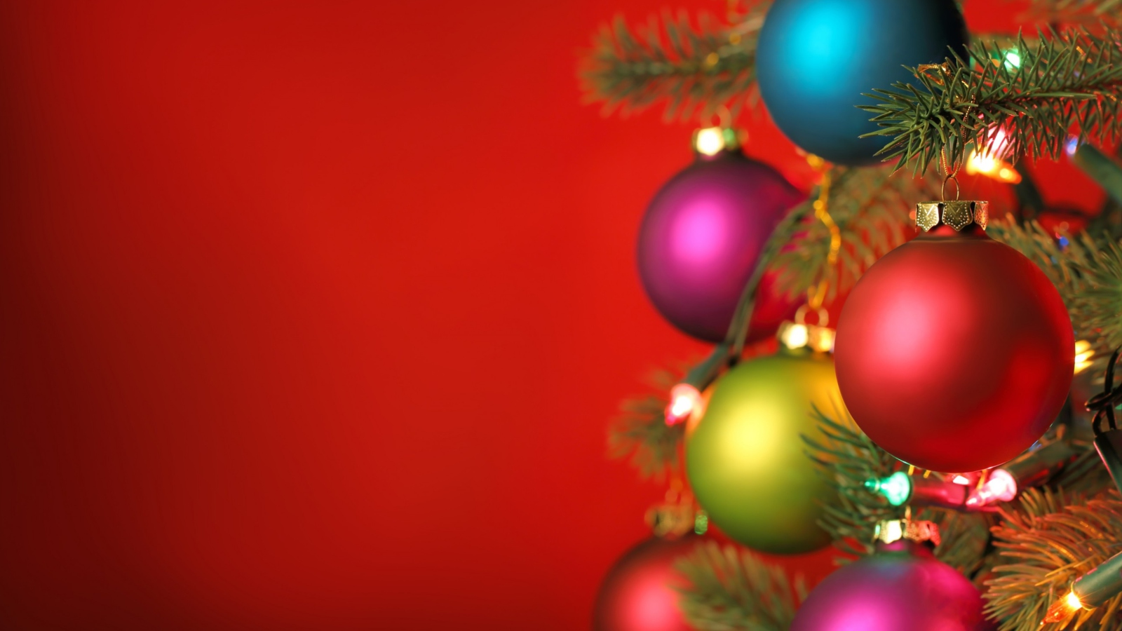 Christmas Tree Balls wallpaper 1600x900