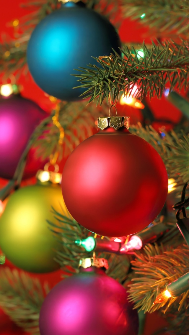 Christmas Tree Balls wallpaper 640x1136