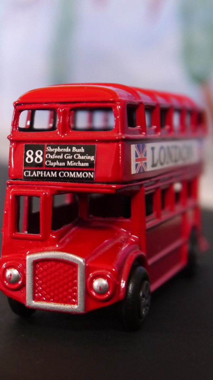 Sfondi Red London Toy Bus 750x1334