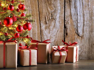 Das Christmas Presents Wallpaper 320x240