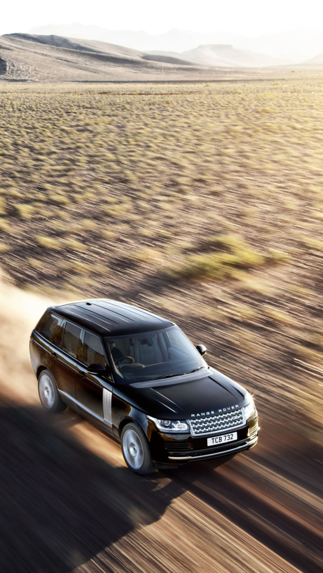 Fondo de pantalla Land Rover In Desert 640x1136