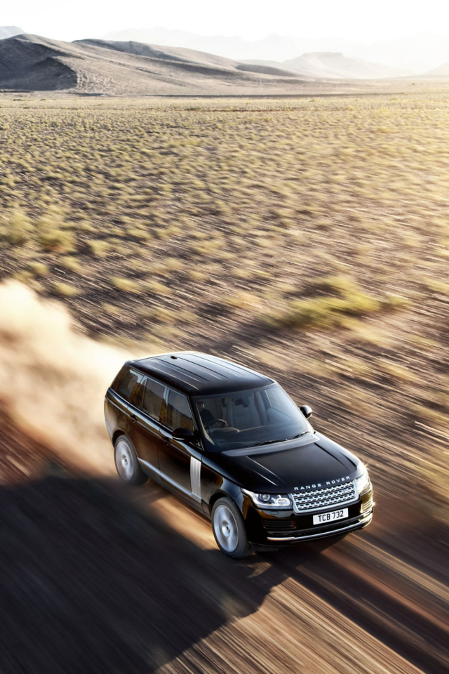 Fondo de pantalla Land Rover In Desert 640x960