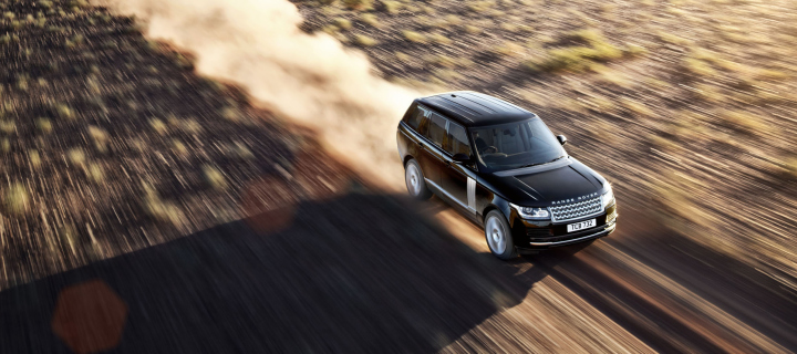 Fondo de pantalla Land Rover In Desert 720x320