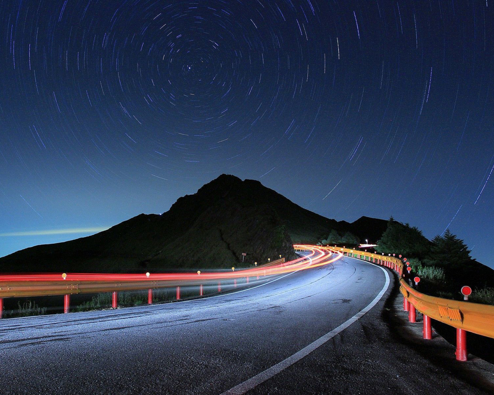 Das Traffic with long Shutter speed Wallpaper 1600x1280