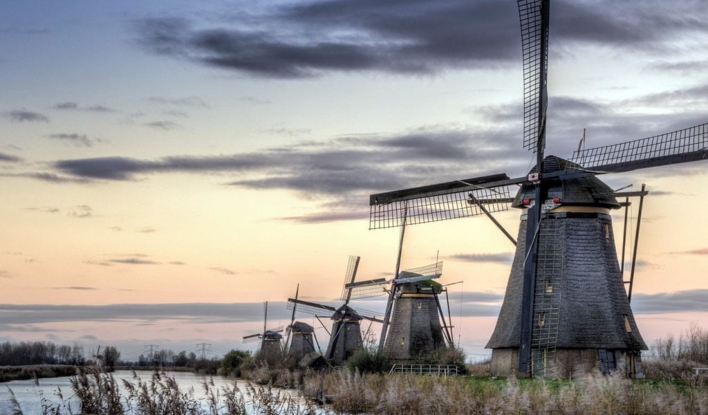 Das Kinderdijk Village in Netherlands Wallpaper 1024x600