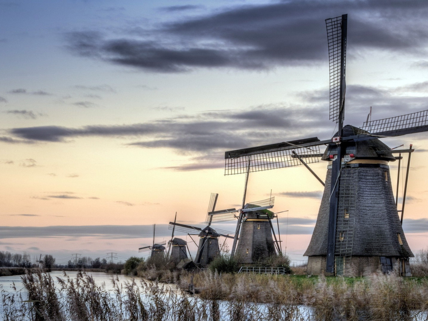 Kinderdijk Village in Netherlands screenshot #1 1400x1050