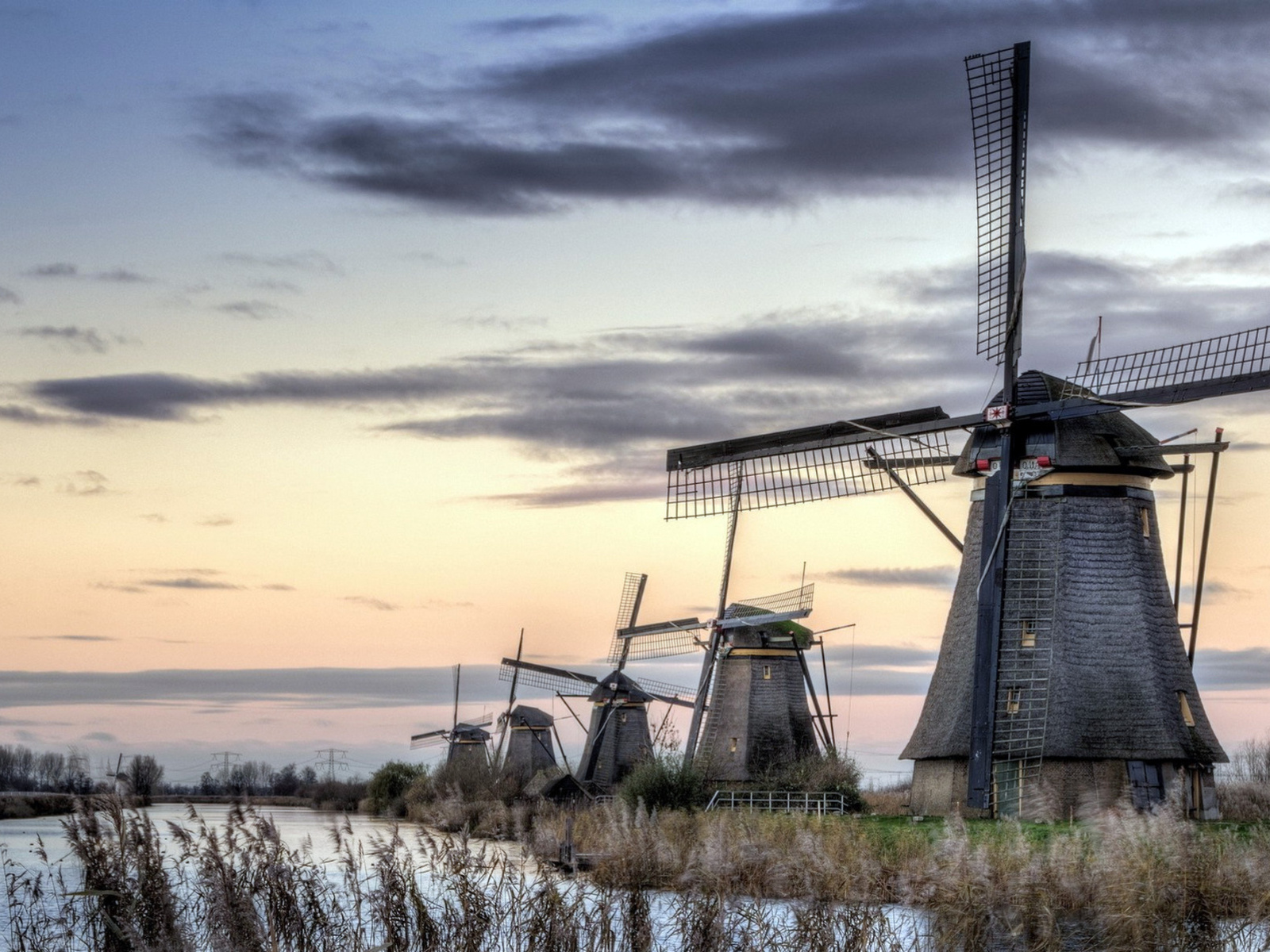 Kinderdijk Village in Netherlands screenshot #1 1600x1200
