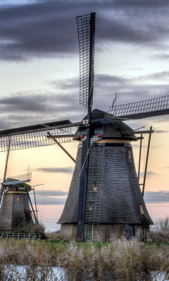 Das Kinderdijk Village in Netherlands Wallpaper 240x400