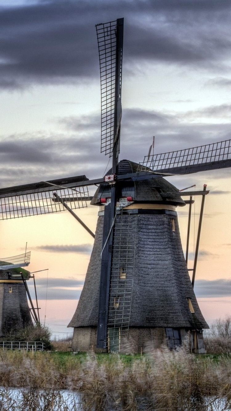 Kinderdijk Village in Netherlands wallpaper 750x1334