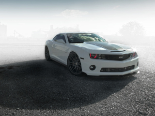 Screenshot №1 pro téma Chevrolet Camaro - Legendary American Car 320x240