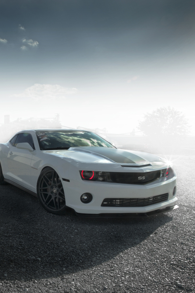 Screenshot №1 pro téma Chevrolet Camaro - Legendary American Car 640x960