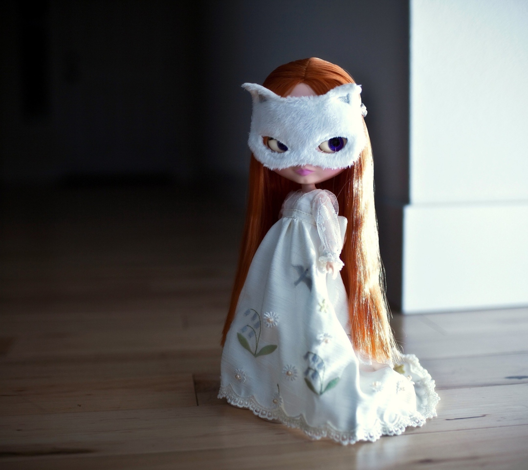 Fondo de pantalla Doll With Cat Mask 1080x960