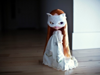 Обои Doll With Cat Mask 320x240
