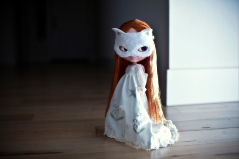 Das Doll With Cat Mask Wallpaper 480x320