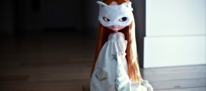 Doll With Cat Mask wallpaper 720x320