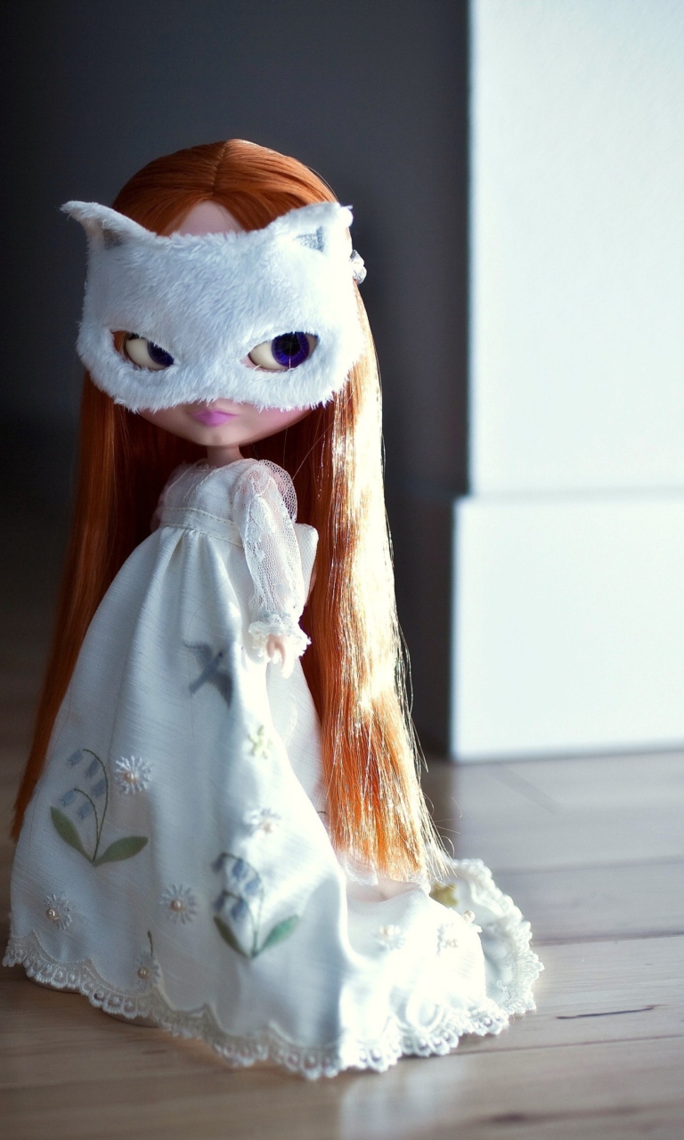 Sfondi Doll With Cat Mask 768x1280