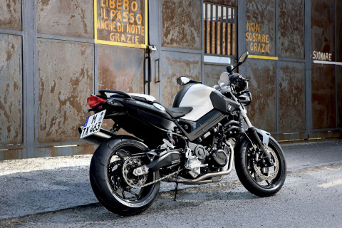 Fondo de pantalla BMW F800R 480x320