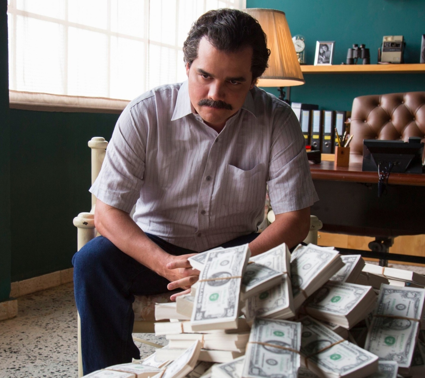 Narcos about Pablo Escobar TV Show screenshot #1 1440x1280