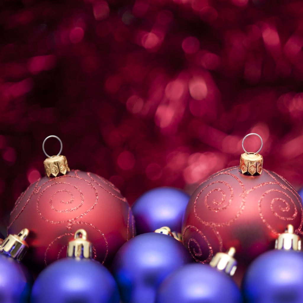 Sfondi Christmas Tree Blue And Purple Balls 1024x1024