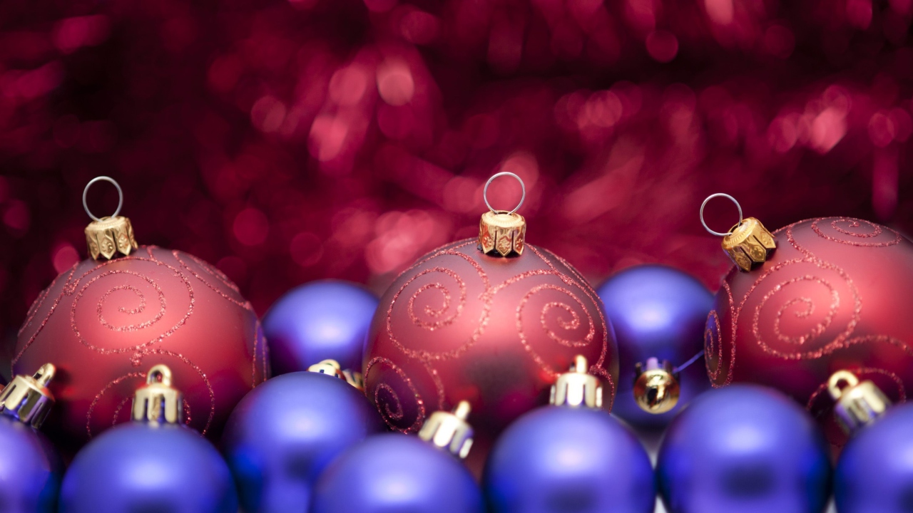 Das Christmas Tree Blue And Purple Balls Wallpaper 1280x720