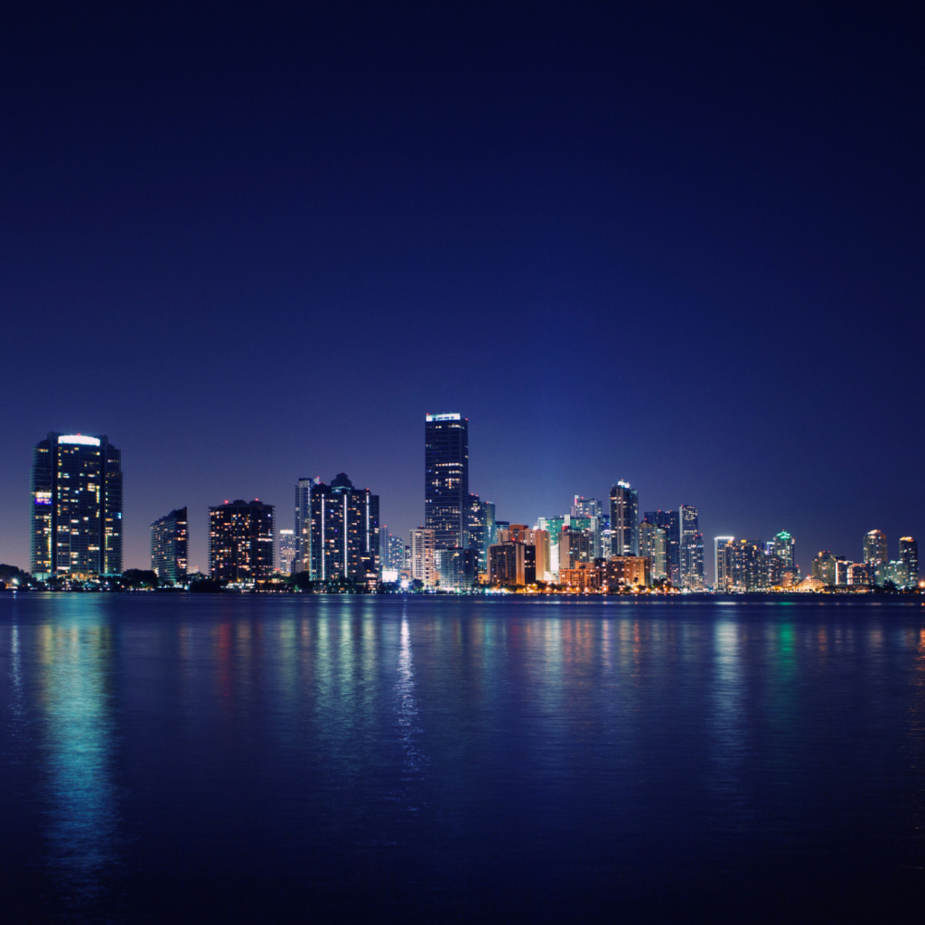 Das Miami Skyline Night Wallpaper 1024x1024