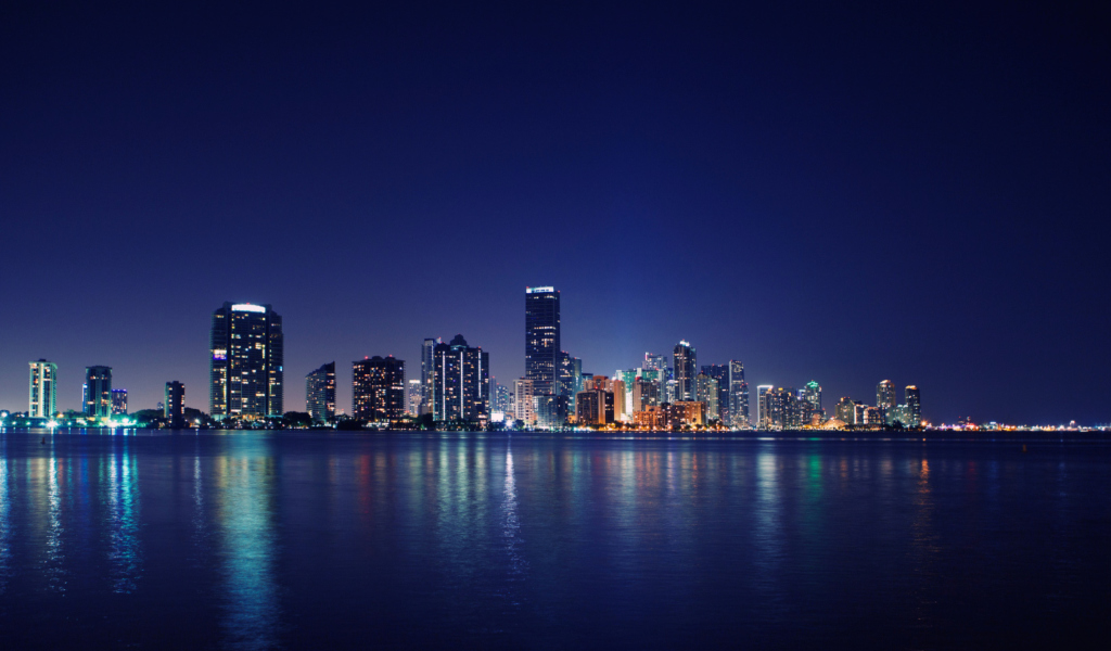 Das Miami Skyline Night Wallpaper 1024x600