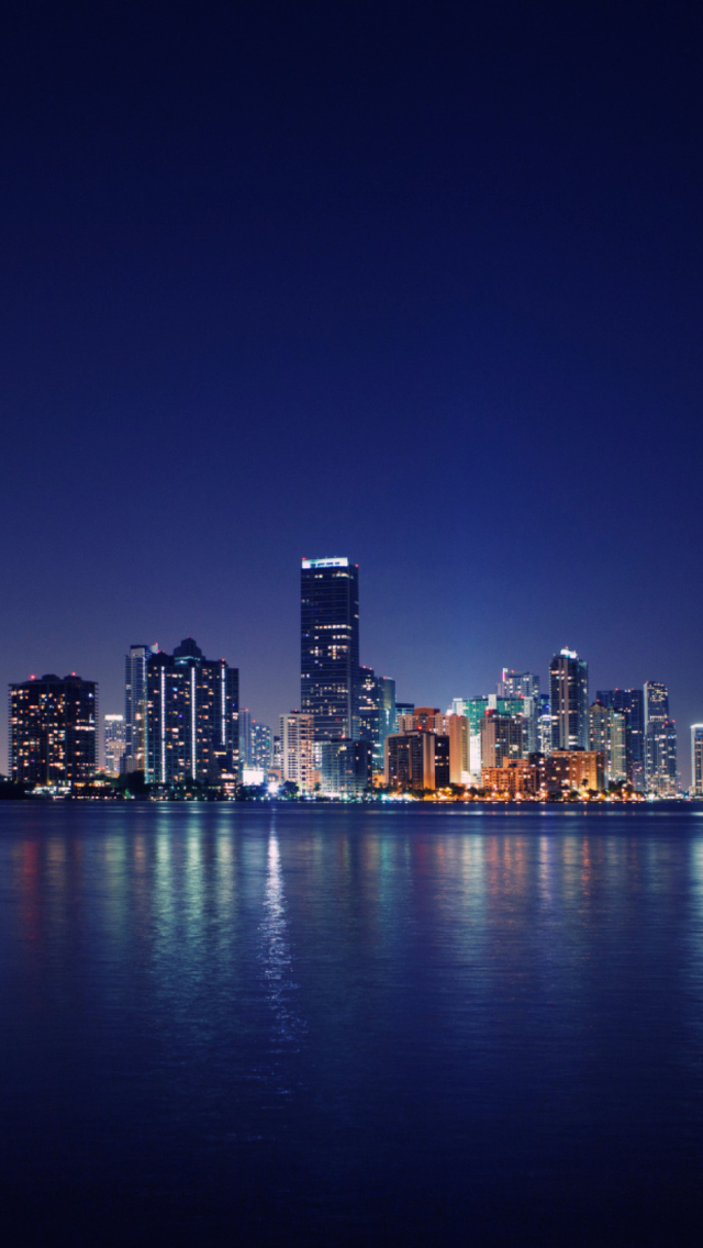 Fondo de pantalla Miami Skyline Night 640x1136