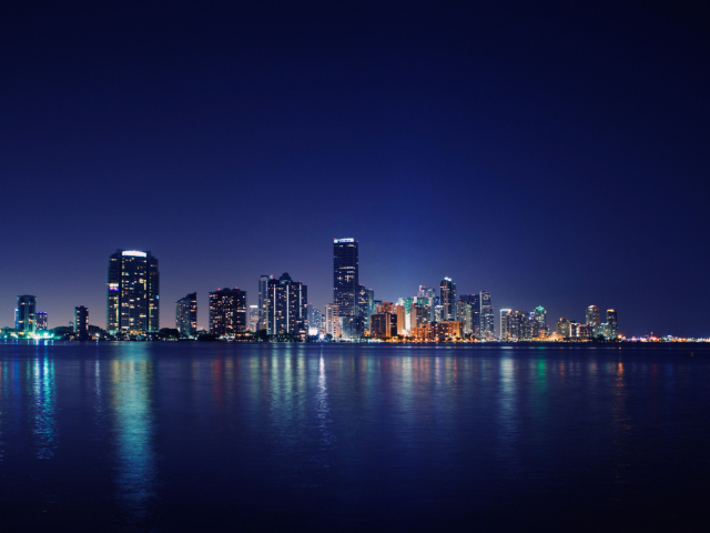 Обои Miami Skyline Night 640x480