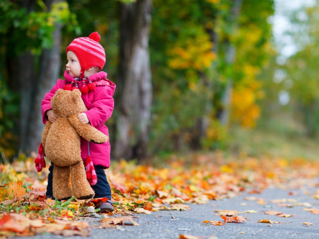 Screenshot №1 pro téma Child With Teddy Bear 1024x768