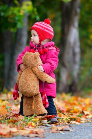 Child With Teddy Bear wallpaper 320x480