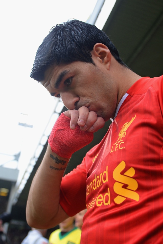 Fondo de pantalla Luis Suarez, Liverpool 640x960