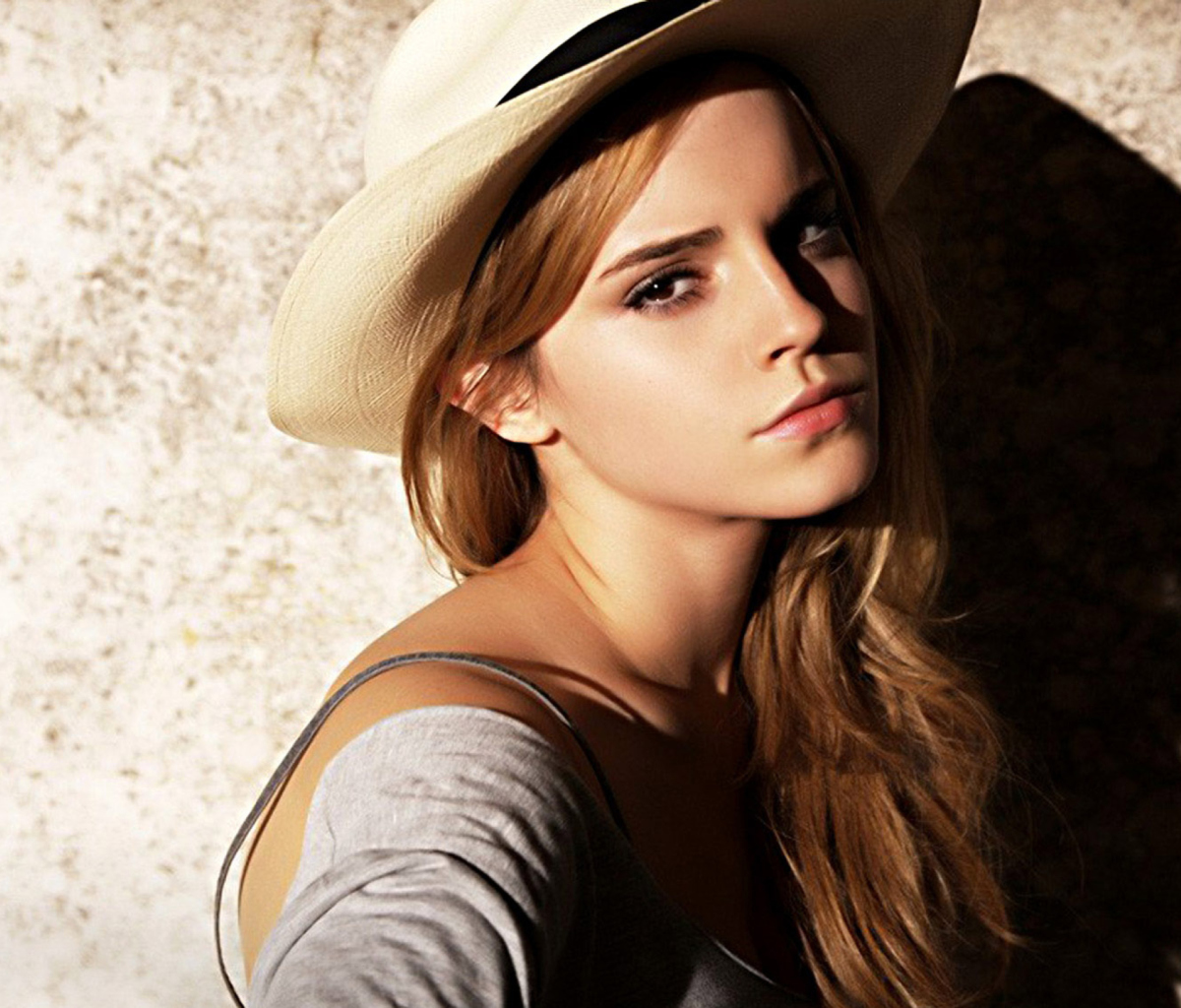 Обои Cute Emma Watson 1200x1024