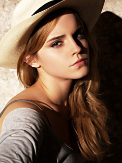 Das Cute Emma Watson Wallpaper 240x320