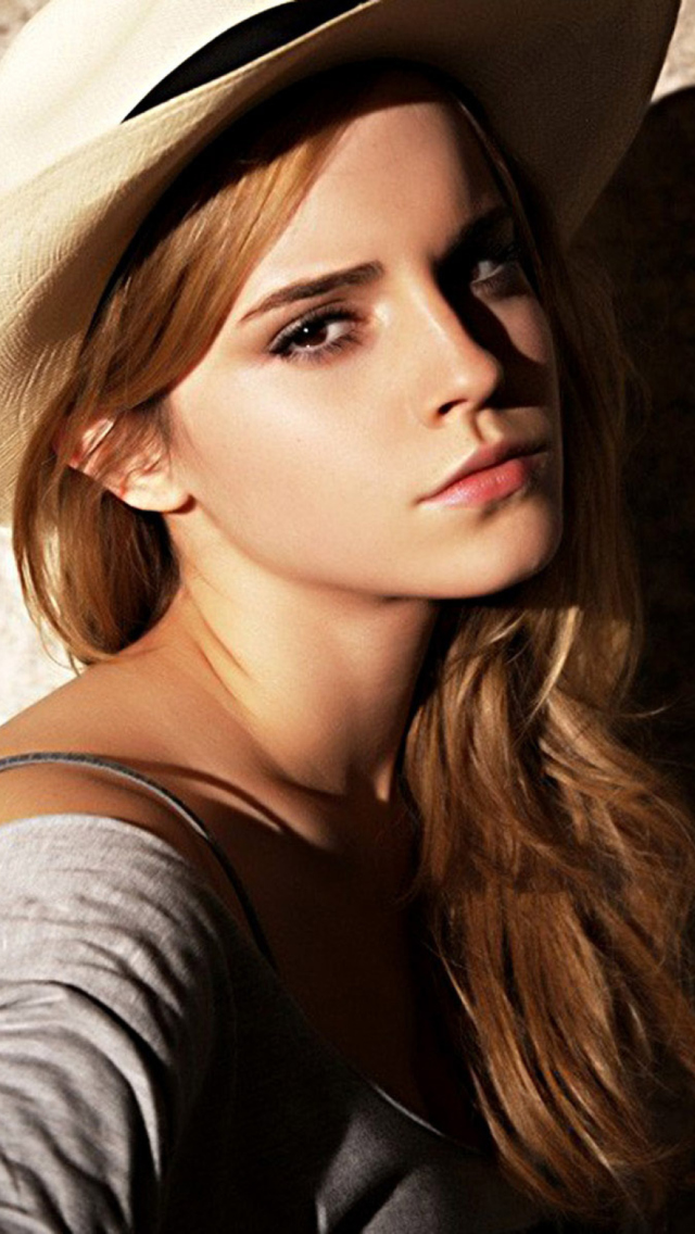Fondo de pantalla Cute Emma Watson 640x1136