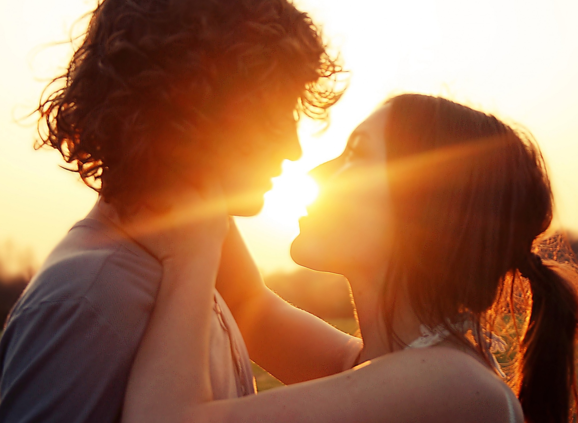 Обои Sunshine Kiss 1920x1408