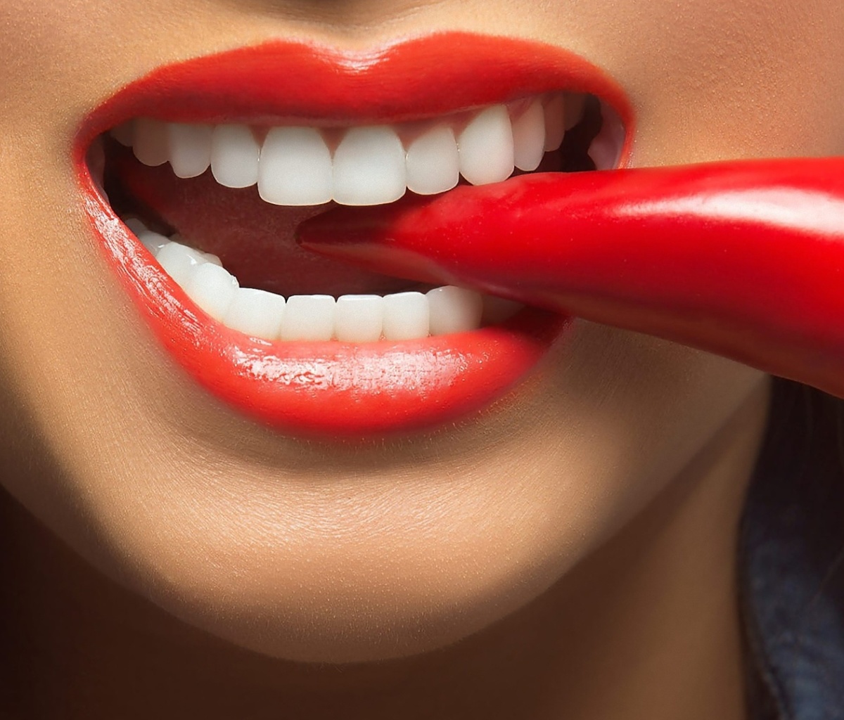 Обои Spicy pepper and lips 1200x1024