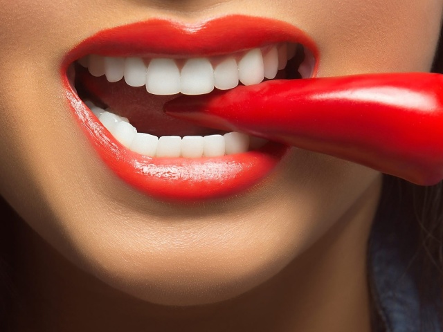 Fondo de pantalla Spicy pepper and lips 640x480