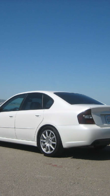 Fondo de pantalla White Subaru Legacy Sedan 360x640