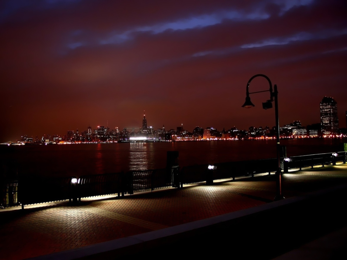Das New York Skyline At Night Wallpaper 1400x1050