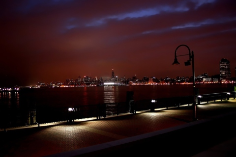 Das New York Skyline At Night Wallpaper 480x320