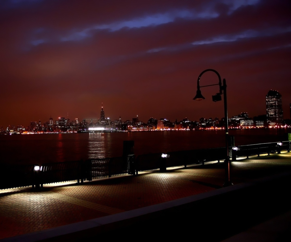 New York Skyline At Night screenshot #1 960x800