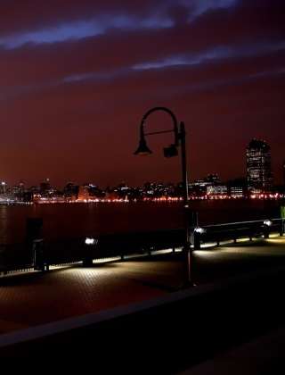 Kostenloses New York Skyline At Night Wallpaper für 240x320